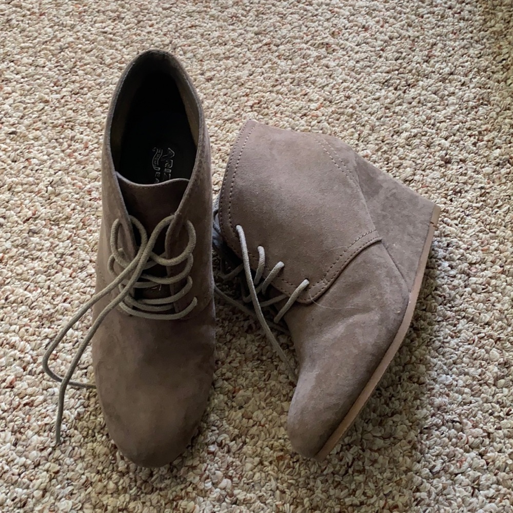 Wedge heels